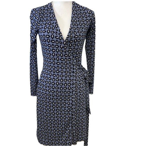 Ann Taylor Dresses & Skirts - Ann Taylor Wrap Dress Blue Print Long Sleeve Knee Length 2P Business Casual